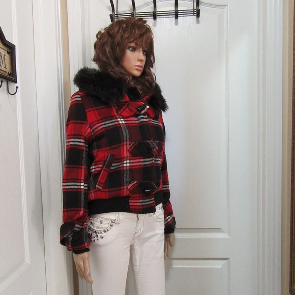 FIRM PRICE  Red Plaid Coat  Size Medium- Bomber Style- Like New - Picture 10 of 15